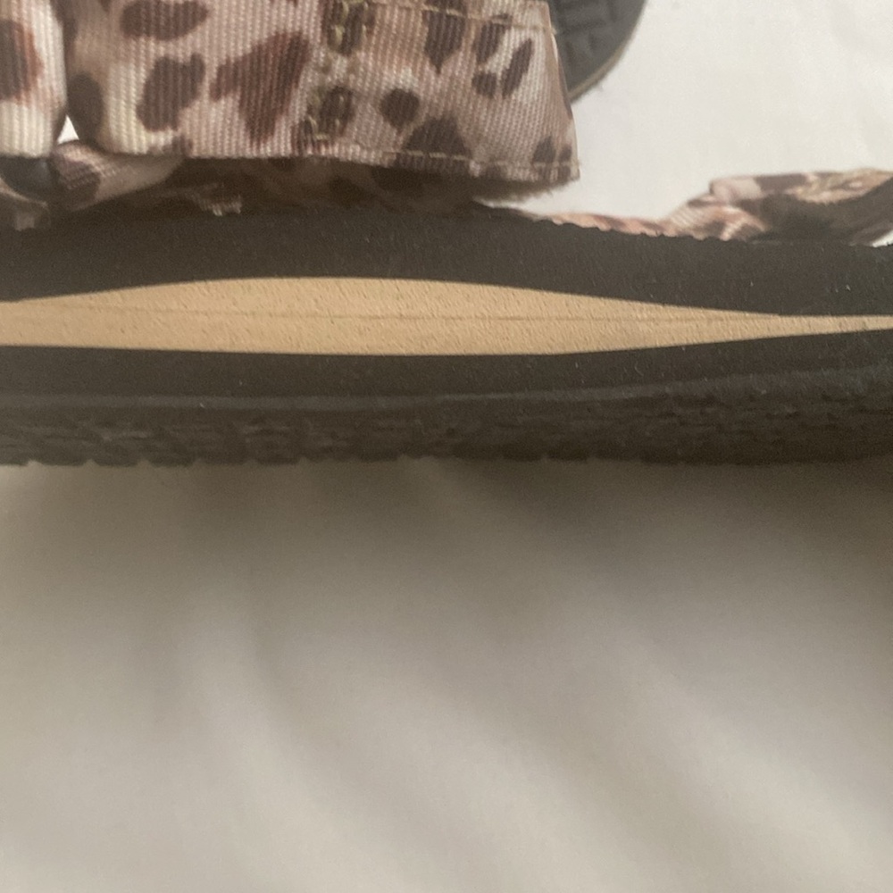 Leopard Print Women's Sandals - SIZE 8 - BRAND NEW - NEVER WORN - NWT - Picture 3 of 3